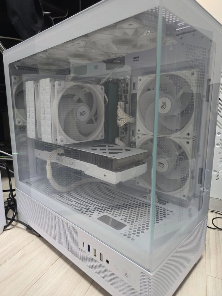 라이젠7 7800X3D RTX4070S 슈퍼본제 팝니다 이미지