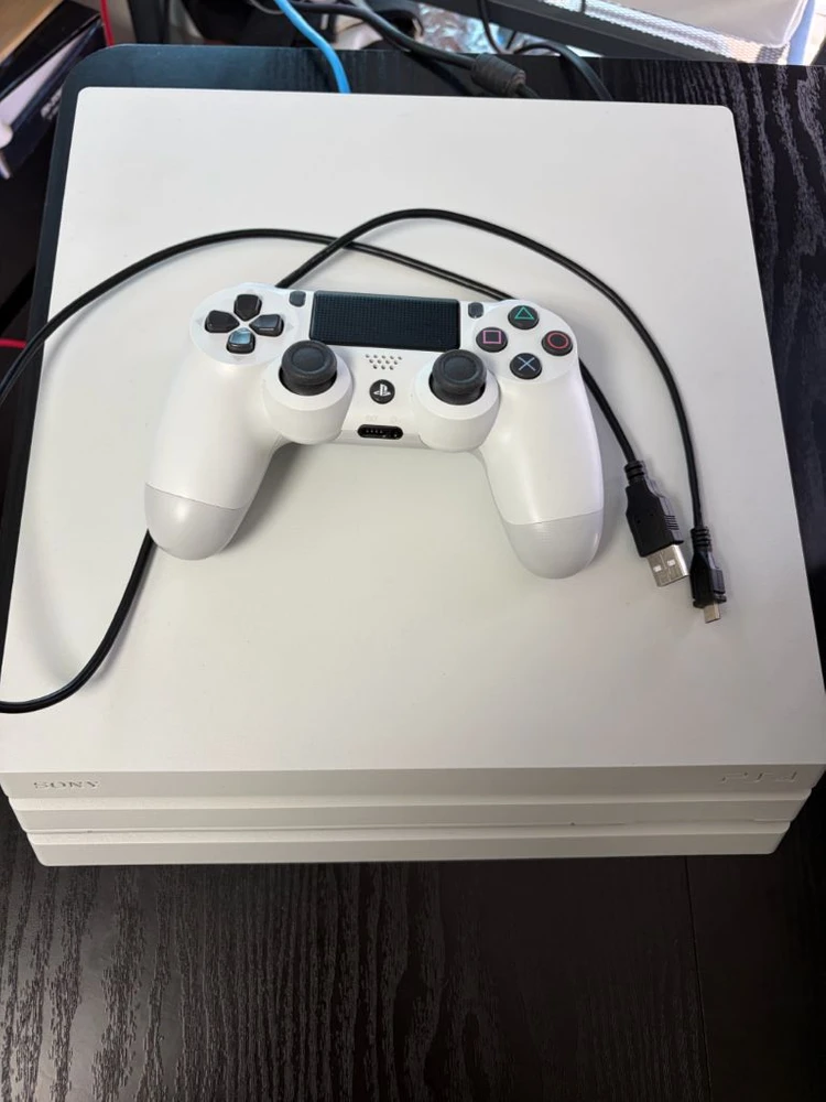 PS4 pro 7218B 화이트 기본박스셋 이미지