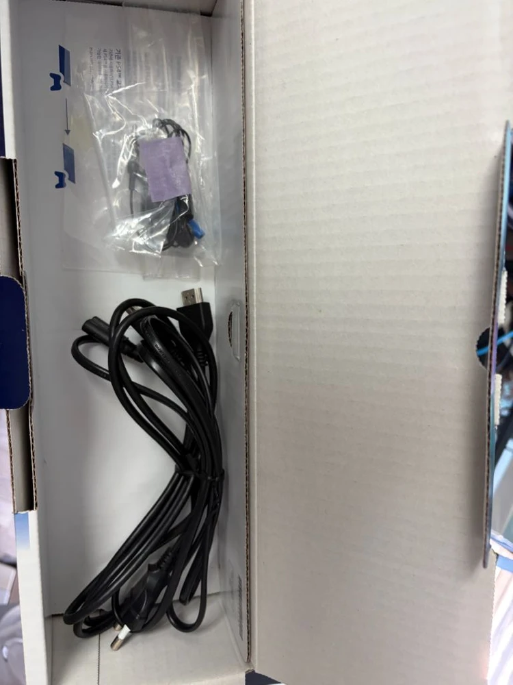 PS4 pro 7218B 화이트 기본박스셋 이미지