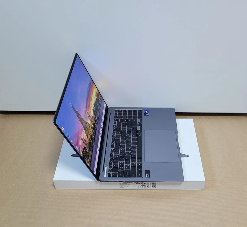 [갤럭시북4] Ultra7 NT960XGK-K71AG. i7. 512GB. 16인치 고사양급처.(3개월사용) 이미지