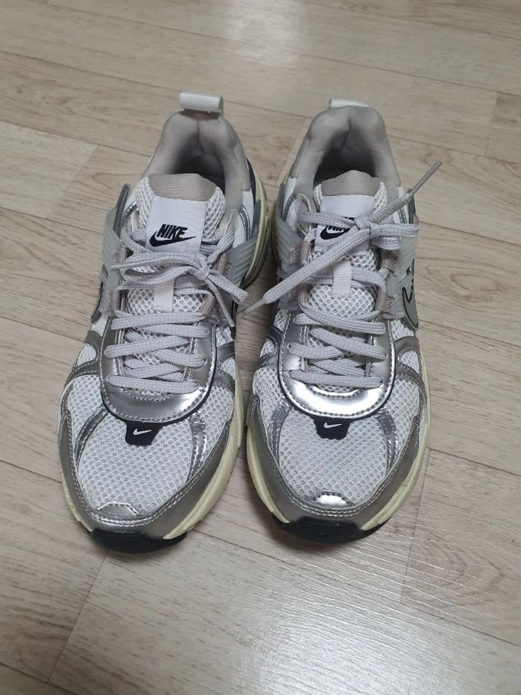 250 나이키 v2k 운동화 스니커즈 신발 250사이즈 완전깨끗해요 이미지