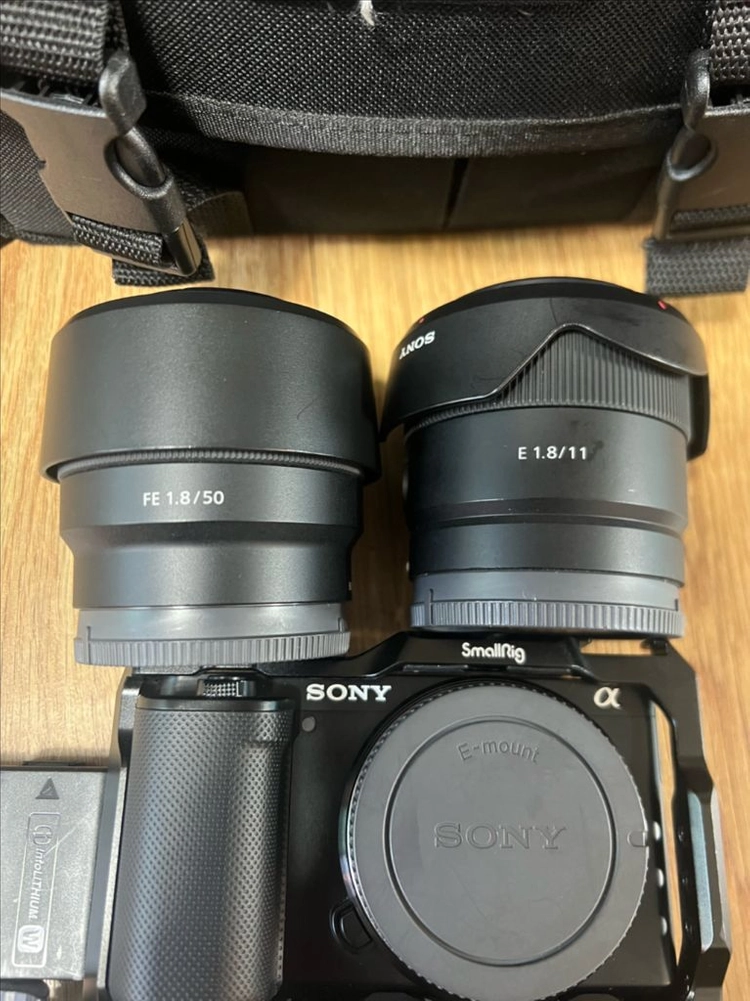 소니 ZV-E10 카메라 , SONY FE 1.8/50, SONY E 1.8/11 이미지