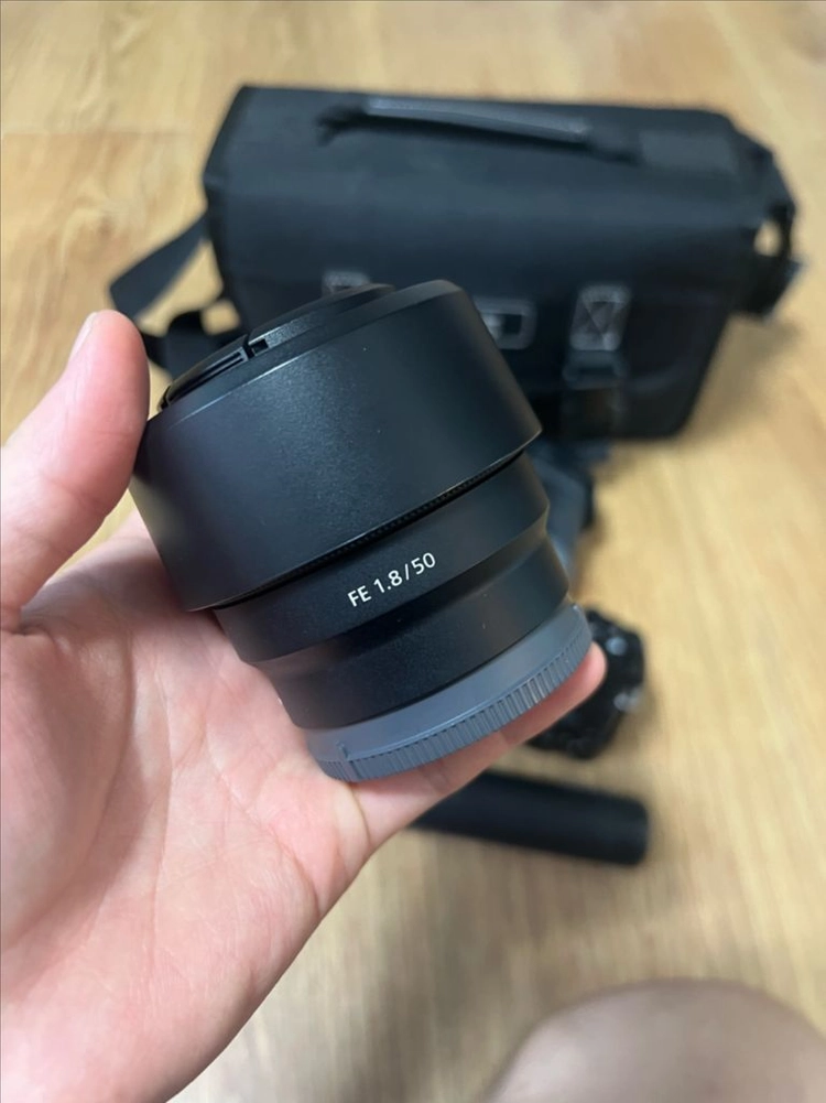 소니 ZV-E10 카메라 , SONY FE 1.8/50, SONY E 1.8/11 이미지
