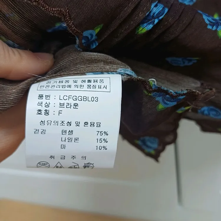 [미착용] 러브앤쇼 잔꽃크롭반팔BL 이미지