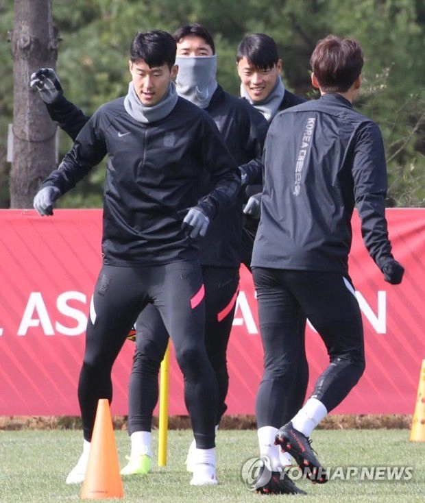 나이키 대한민국 축구 국가대표 선수용 국대 테크니컬팬츠 트레이닝 긴바지 이미지