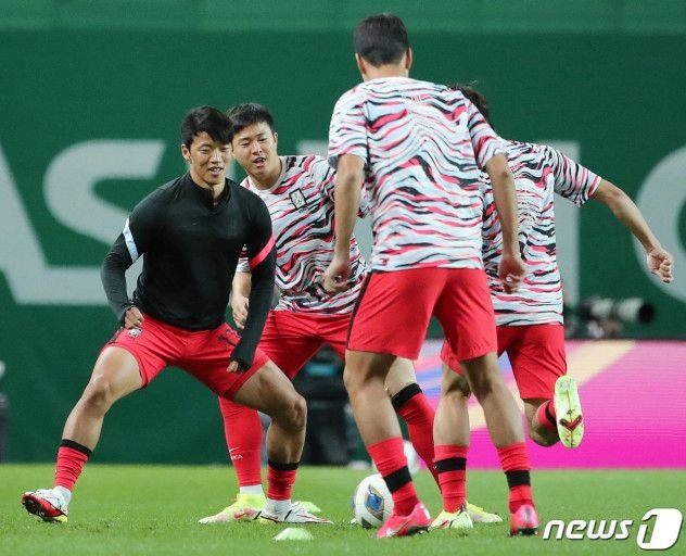 20-22 축구 국가대표 선수지급용 국대 프리매치탑 트레이닝탑 반팔 이미지