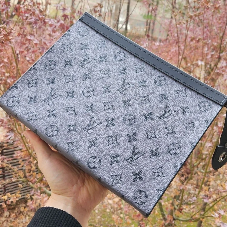 새상품 루이비통 포쉐트 클러치백 무료배송 이미지