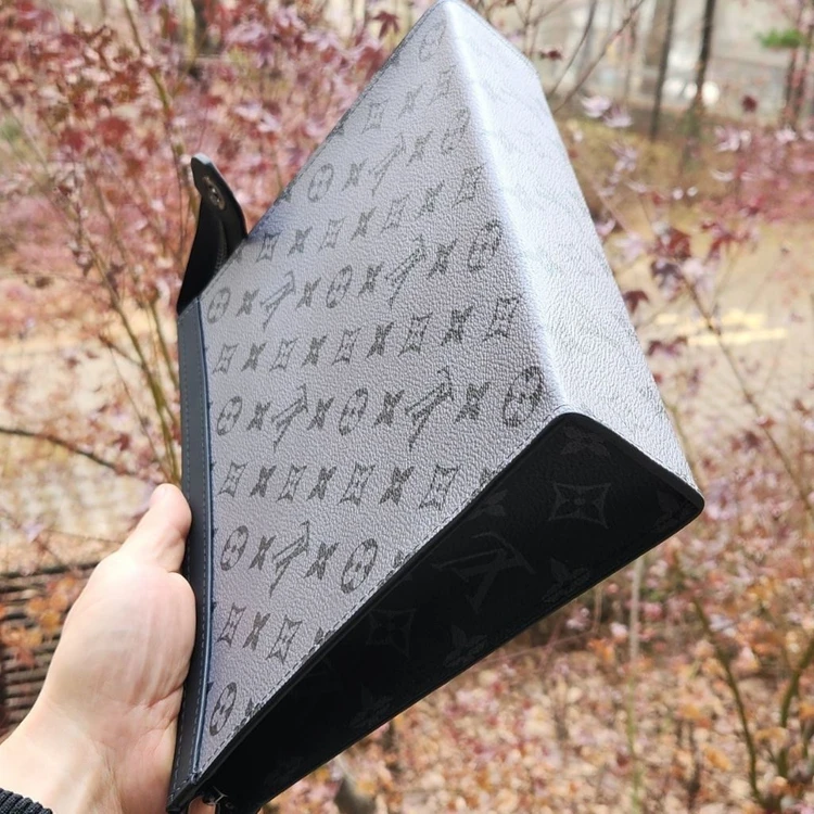 새상품 루이비통 포쉐트 클러치백 무료배송 이미지