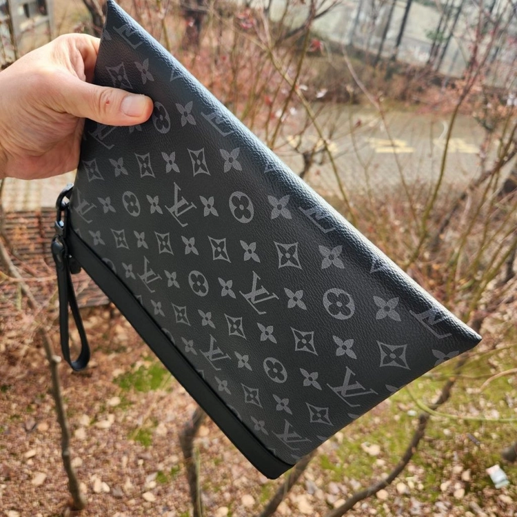 새상품 루이비통 포쉐트 투고 이클립스 클러치백 무료배송 이미지