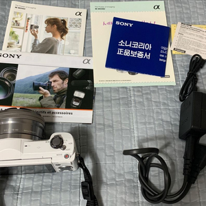 소니 A5000 미러리스 카메라 팝니다.