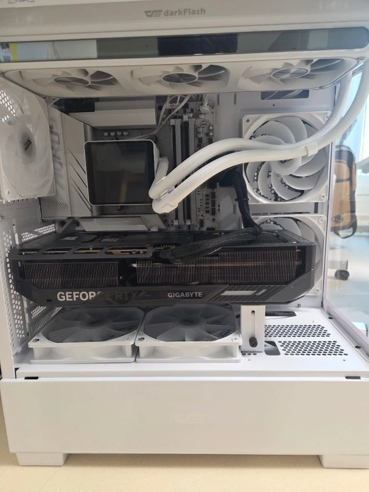 9800x3d, x670e wifi, rtx 5080 초고사양 본체 이미지