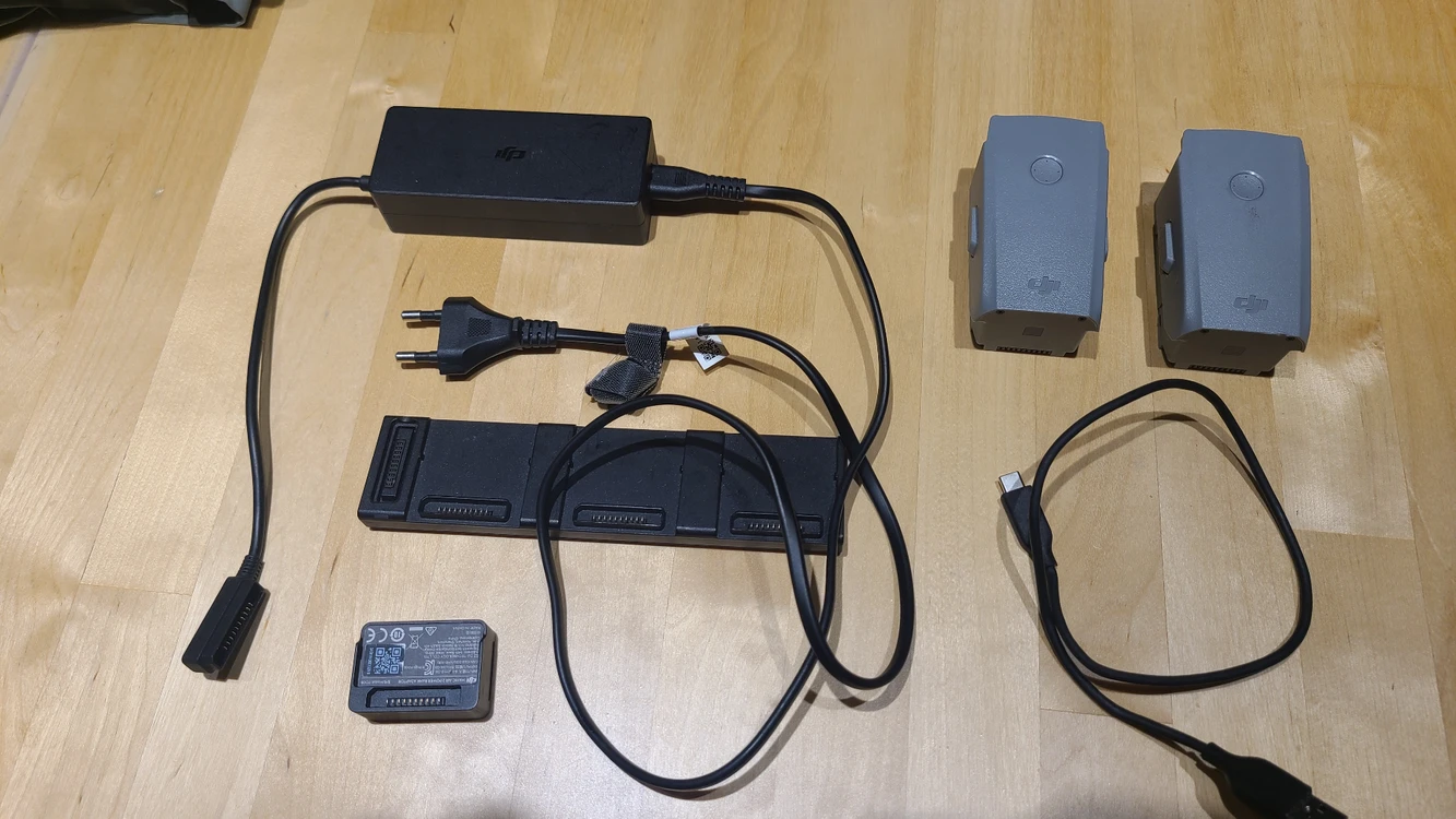 DJI Mavic Air 2 드론 배터리 2개, 충전기, 기타 등등 이미지