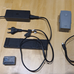 DJI Mavic Air 2 드론 배터리 2개, 충전기, 기타 등등 이미지