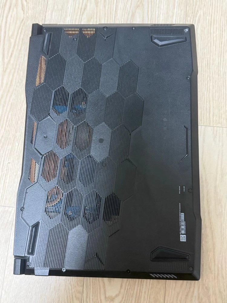 RTX 4060 7735HS 512gb 16gb MSI Bravo 17 게이밍 노트북 이미지