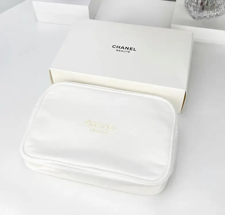 새상품) 샤넬 뷰티 화이트 직사각 파우치 이미지