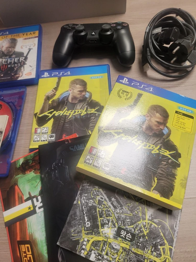 ps4 pro 플스4 프로 레데리2 위쳐3 사이버펑크 일괄팔아요. 이미지