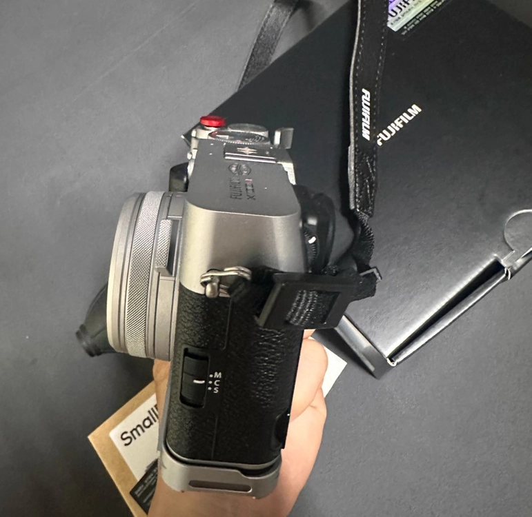후지필름 X100vi 실버 색상 판매합니다 이미지