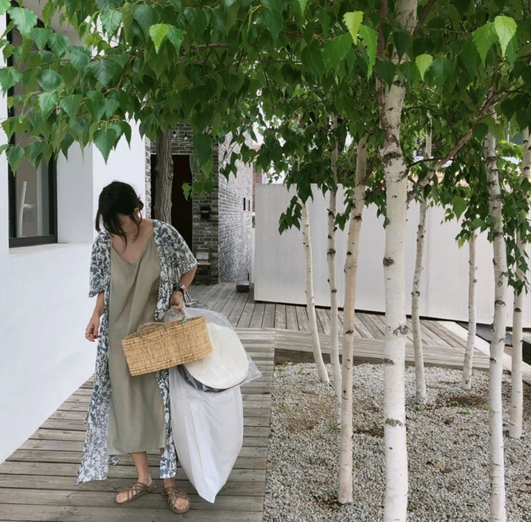 위꼬모 발리 로브 드레스 블루 플라워 bali robe 반팔 랩 롱원피스 휴양지 휴가룩 여행룩 리조트룩 가디건 이미지