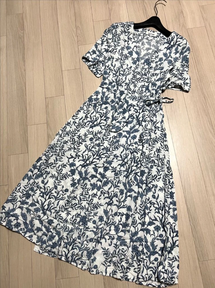 위꼬모 발리 로브 드레스 블루 플라워 bali robe 반팔 랩 롱원피스 휴양지 휴가룩 여행룩 리조트룩 가디건 이미지