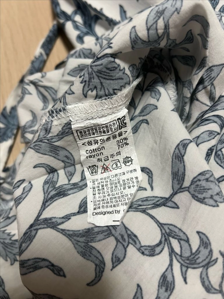 위꼬모 발리 로브 드레스 블루 플라워 bali robe 반팔 랩 롱원피스 휴양지 휴가룩 여행룩 리조트룩 가디건 이미지