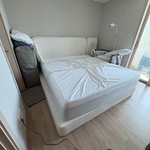 라지킹 사이즈 침대프레임 ,협탁 이미지