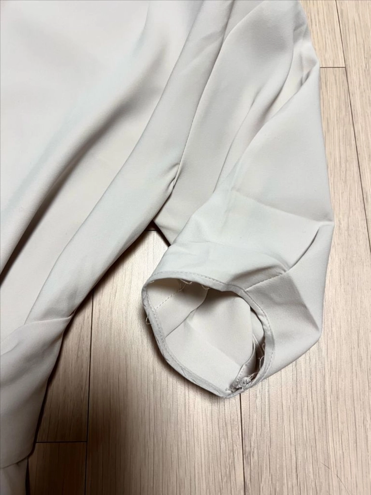 모한 mohan 벨티드 랩 드레스 베이지 셔링 드레이핑 반팔 롱원피스 여름 하객룩 오피스룩 이미지