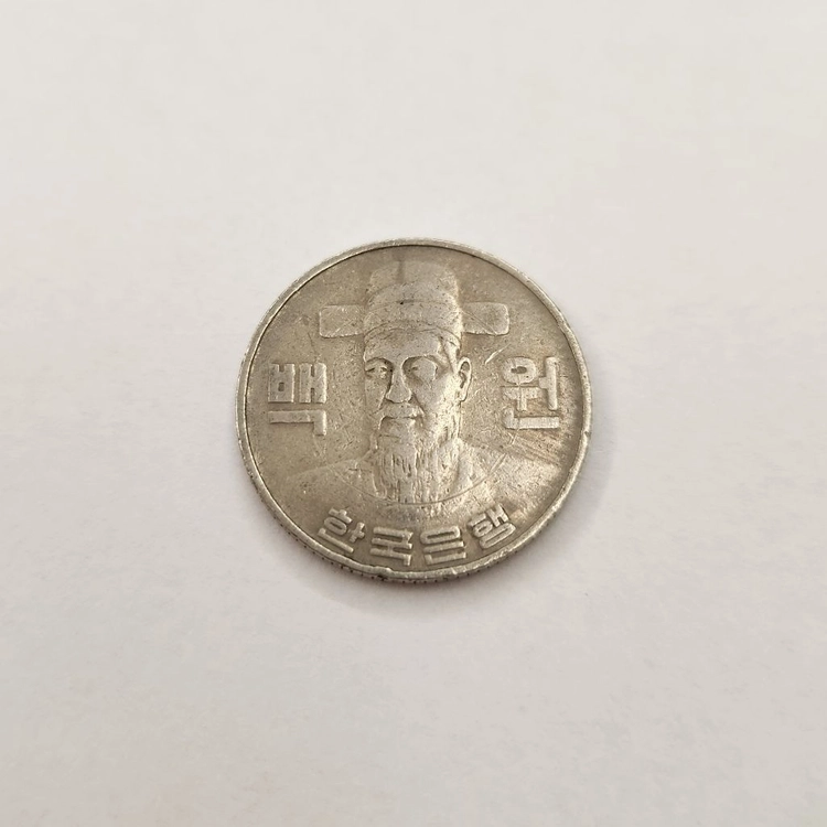 1982년 100원 에러 동전 이미지