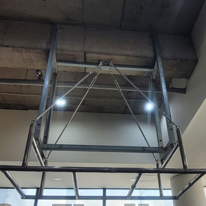 풀업바,풀업행거,풀업,친업,치닝,머슬업,천정고정형풀업기구,크로스핏트레이닝,매달리기운동,클라이밍 이미지
