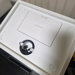 맥북 프로 m5 기본형 (512g용량,16g램)