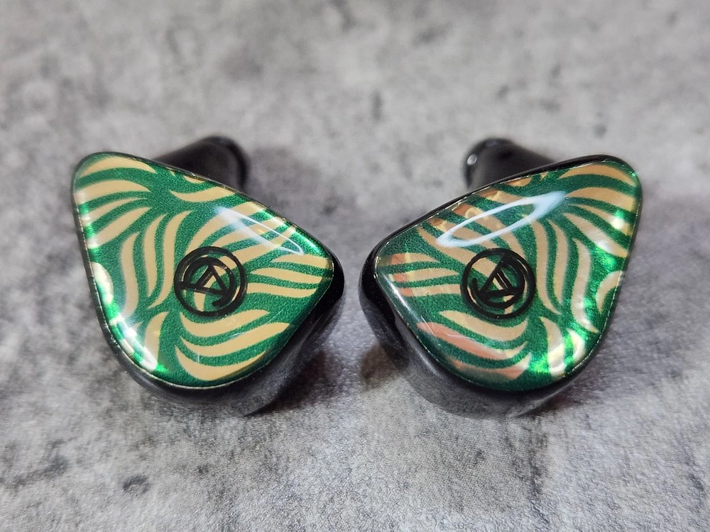 Custom Art Hybrid 3 Pro 이어폰 이미지