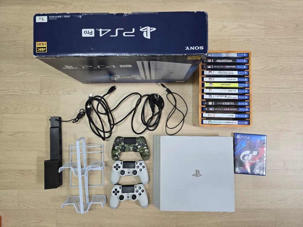 PS4 Pro 2TB 이미지