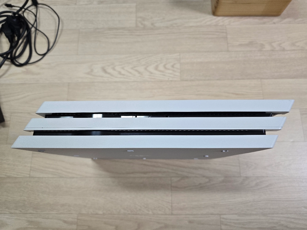 PS4 Pro 2TB 이미지