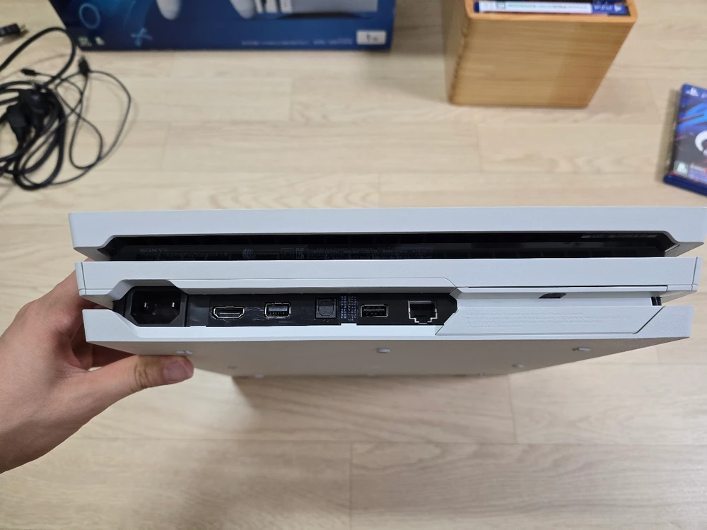 PS4 Pro 2TB 이미지