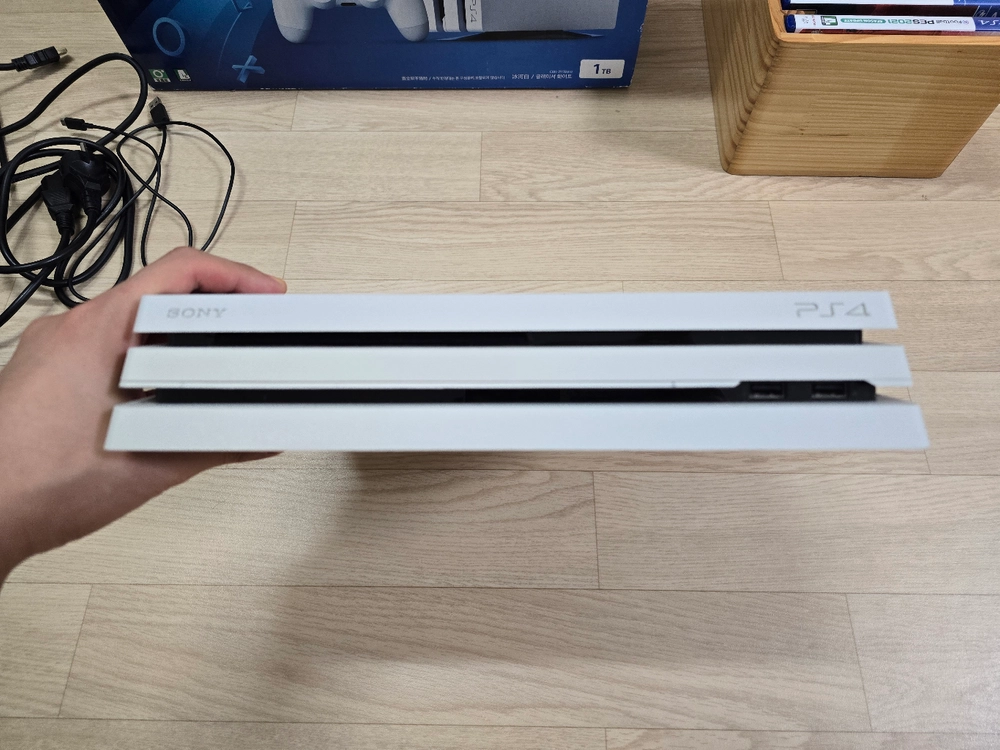 PS4 Pro 2TB 이미지