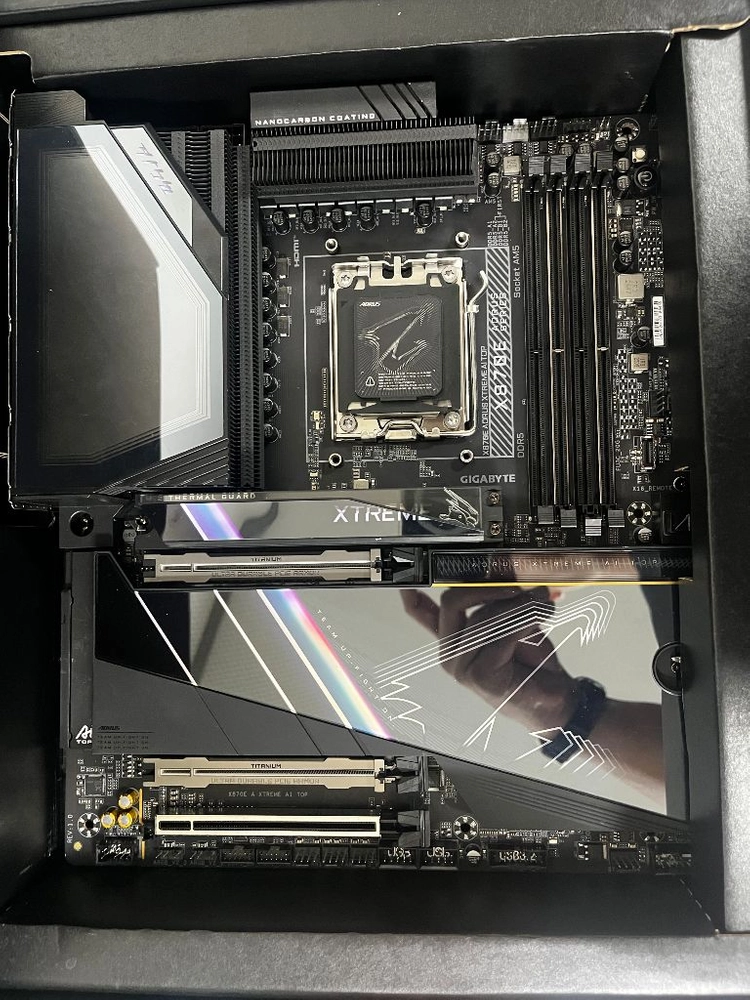 기가바이트 X870E 어로스 익스트림 Ai TOP 메인보드 이미지