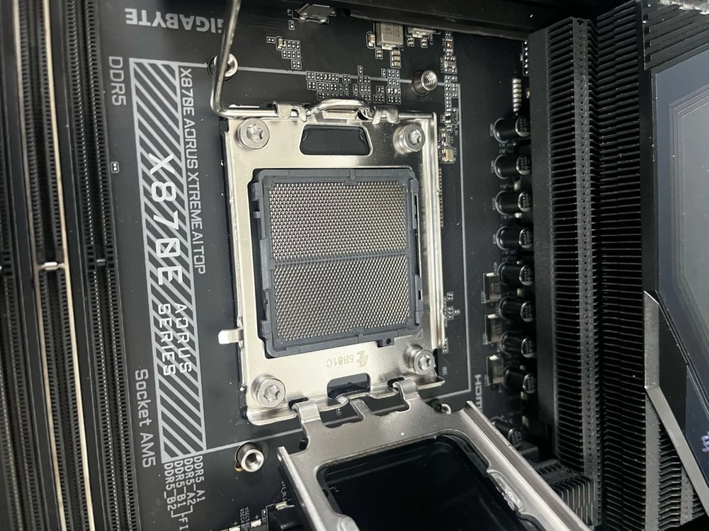 기가바이트 X870E 어로스 익스트림 Ai TOP 메인보드 이미지