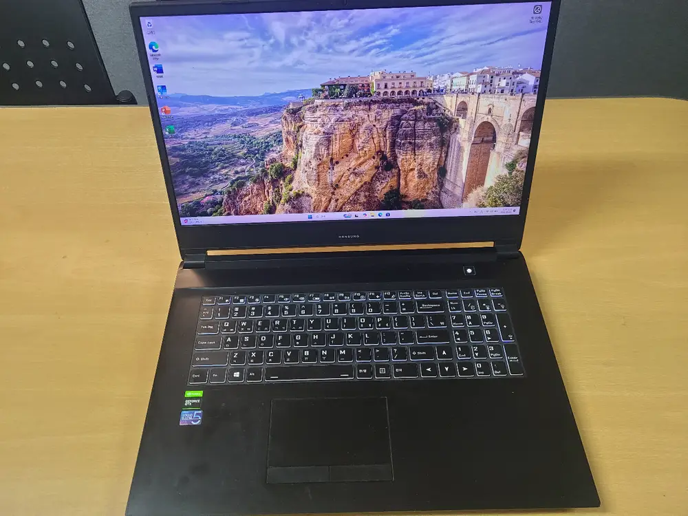 급쳐 17인치 GTX1660TI 게이밍노트북팝니다 이미지