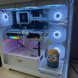 [화이트 감성 풀세트] 라이젠 7800X3D,RX 9070xt 본체 + 모니터 및 이미지