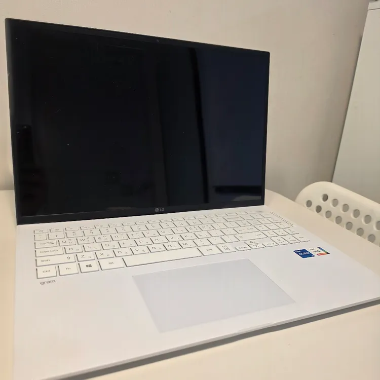 LG그램 16인치 화이트 i5 11세대 / 8GB / SSD 256GB 65만원 이미지