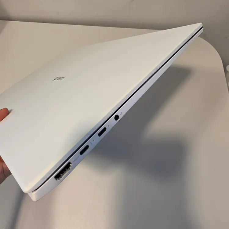 LG그램 16인치 화이트 i5 11세대 / 8GB / SSD 256GB 65만원 이미지
