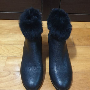 블랙 퍼 앵글 부츠 245 판매해요 이미지
