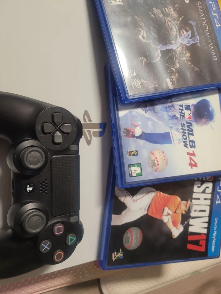 ps4 pro 플스4 프로 랑 보너스 게임3개 일괄 팔아여. 이미지