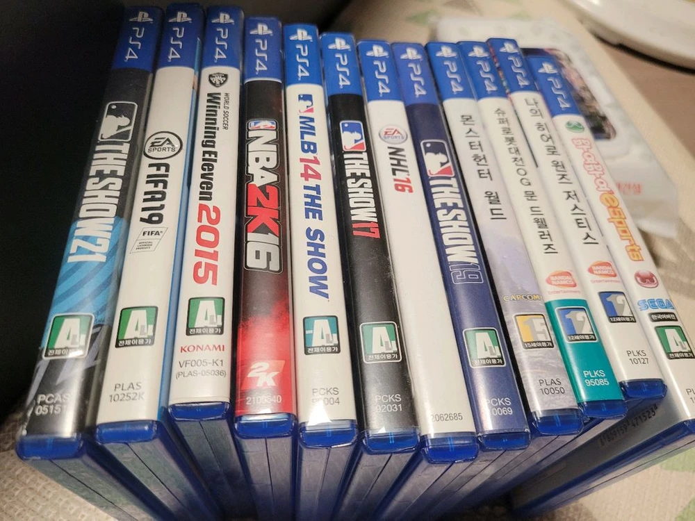 1인 ps4 pro 기본셋 그리고 게임들은 알아서 사가세요 적어놨음 이미지