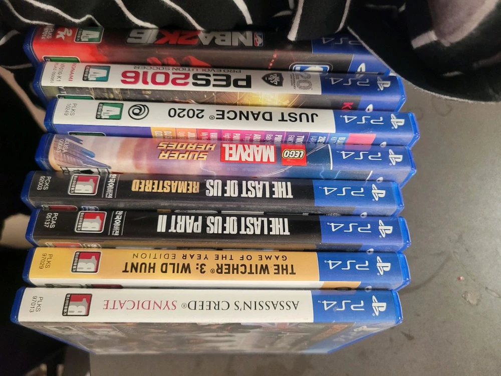 1인 ps4 pro 기본셋 그리고 게임들은 알아서 사가세요 적어놨음 이미지