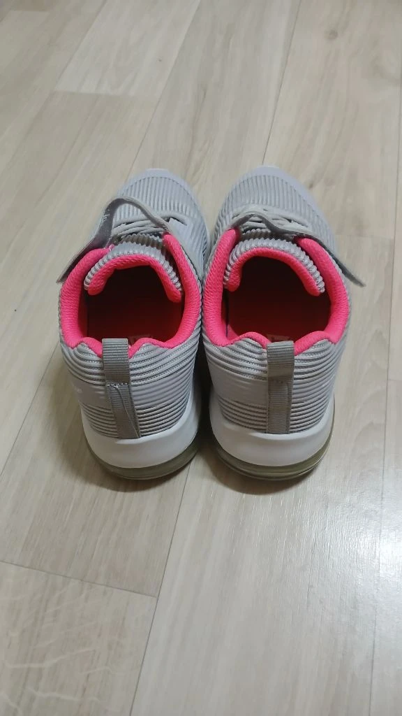 여성신발 월드컵 운동화 이미지