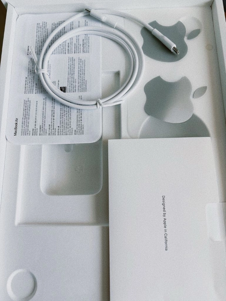 [판매] MacBook Air M2 13.6인치 24GB / 512GB CTO 풀박스 이미지
