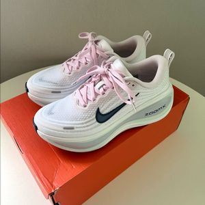 나이키 여성 러닝화 운동화 런닝화 보메로 플러스+ 235 이미지
