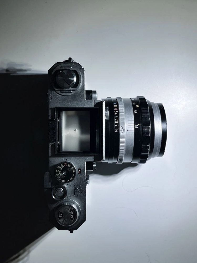니콘F 삼각뿔 바디 + 해바라기 F1.4 렌즈 이미지