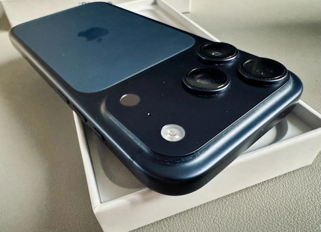 아이폰 17프로 딥블루 256GB 자급제 이미지