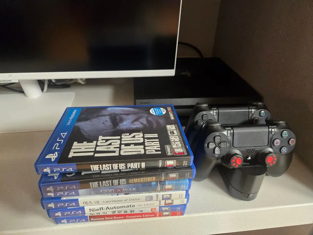 PS4 Pro 1TB 풀세트 (타이틀 7종, 듀얼쇼크 4 2개 +충전거치대 포함) - 안심되는 중고거래